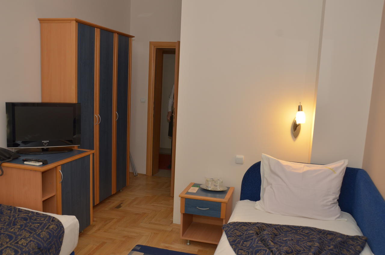 Hotel Dragovic Semendire Oda fotoğraf